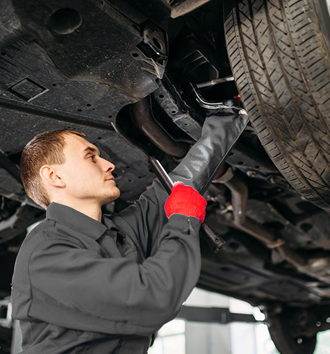 تصویر خودرو در حال تعمیر